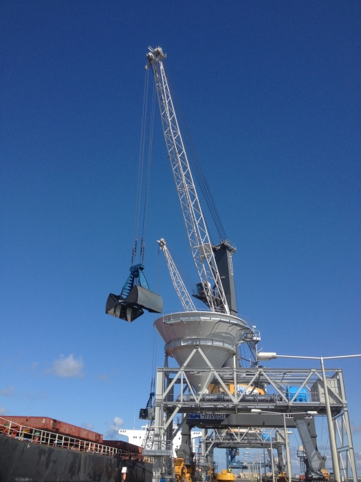 Moving crane