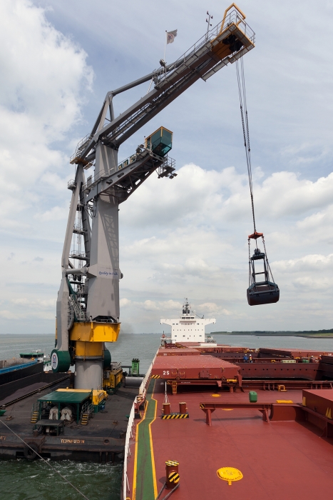 Ship unloading