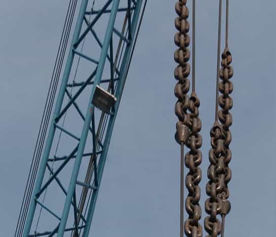 Pear sockets high in mobile harbour crane