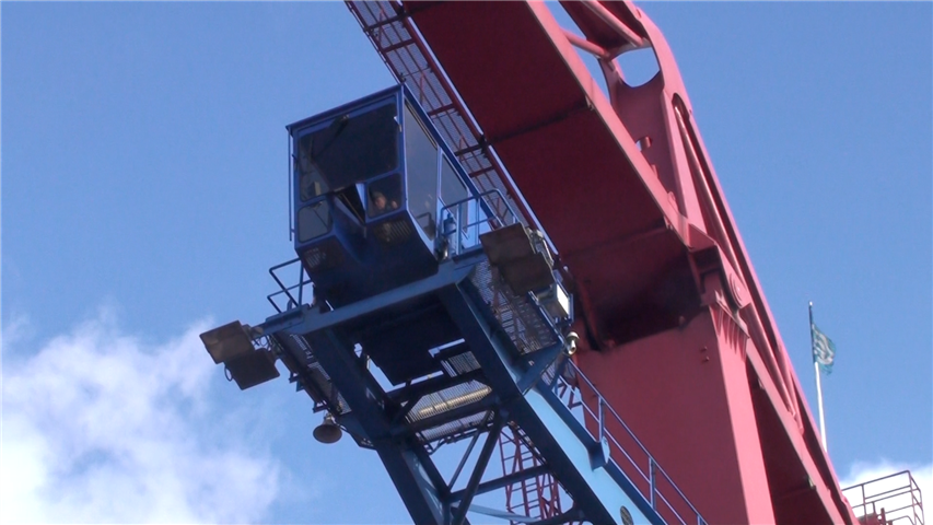 Crane lifting operation